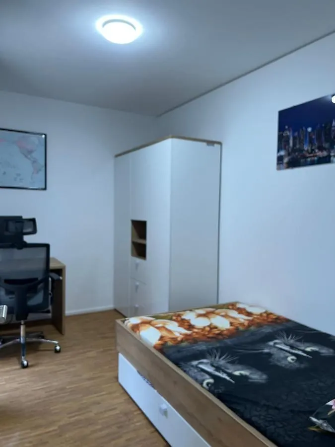 Three Bedroom Apartment In City Centre With A Grand Garden Frankfurt am Main