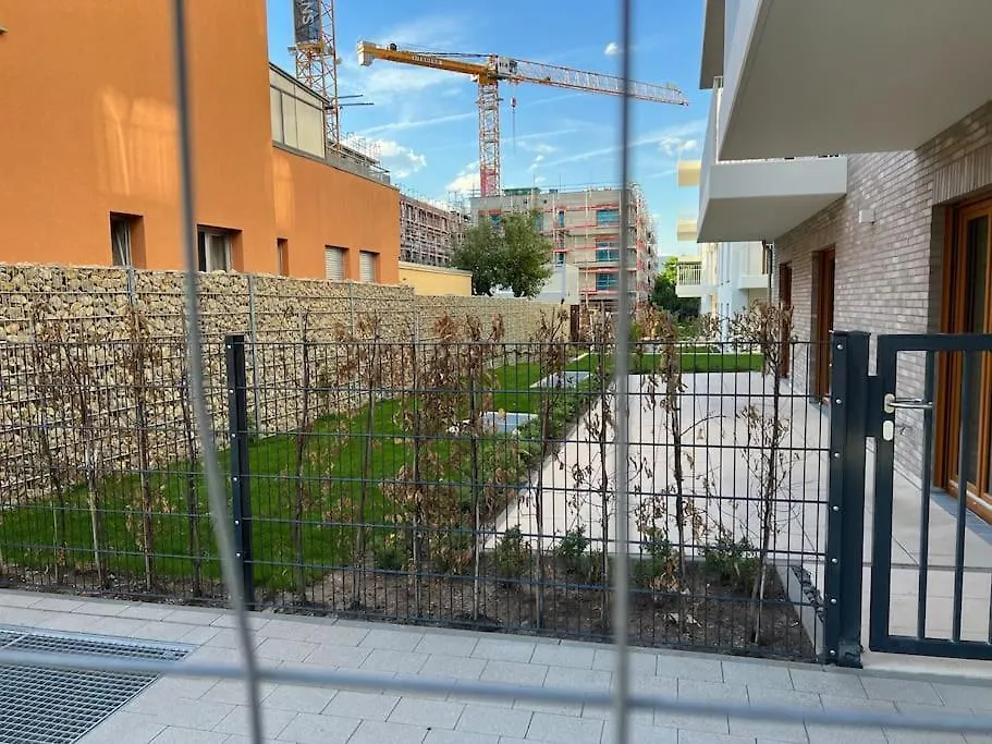 Three Bedroom Apartment In City Centre With A Grand Garden Frankfurt am Main