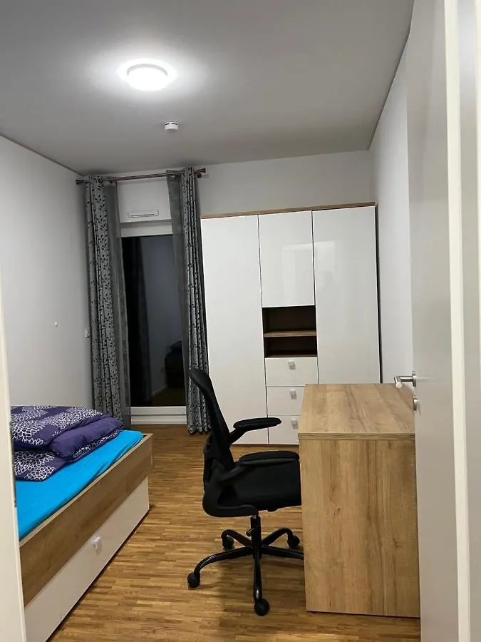 Three Bedroom Apartment In City Centre With A Grand Garden Frankfurt am Main
